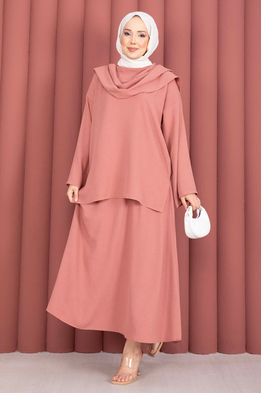 Ensemble trois pièces avec jupe et détail foulard couleur poudre