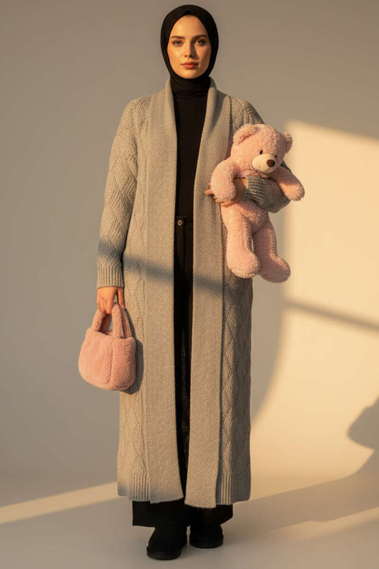 Cardigan long en maille à col châle et motifs gris