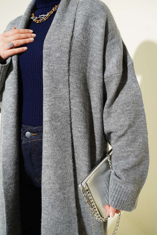 Gilet long en maille grise à col châle