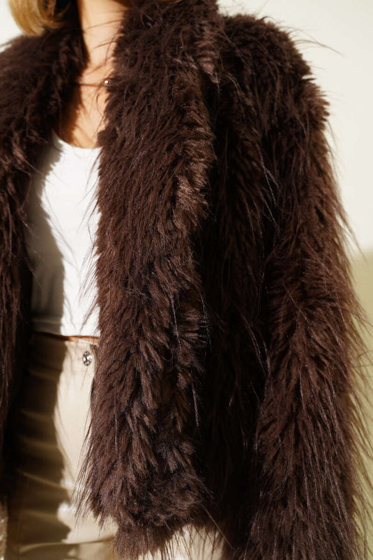 Loose-fitting coat with fur detail, brown.
