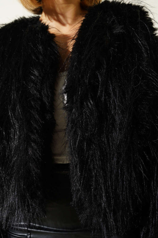 Loose-fitting short fur coat, black.