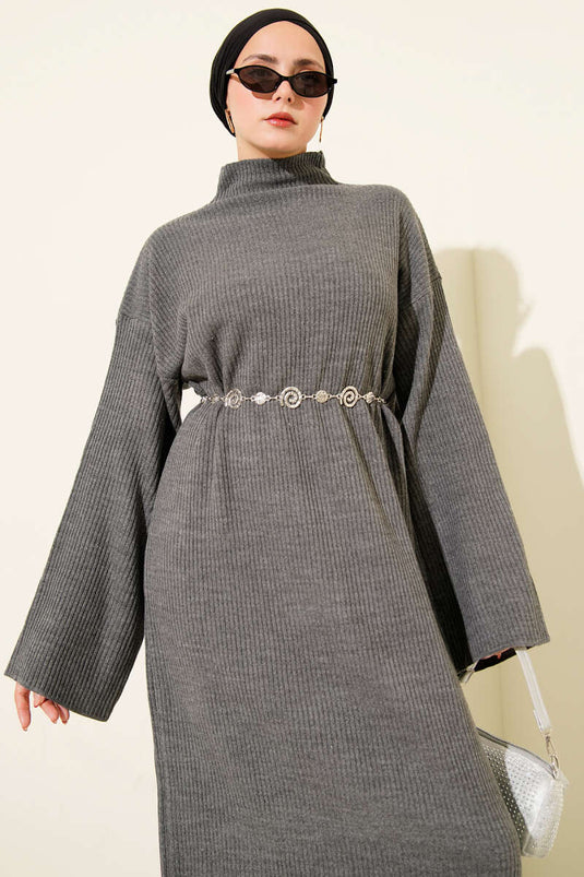 Lässiges Strickkleid Mit Gürtel In Rauchgrau