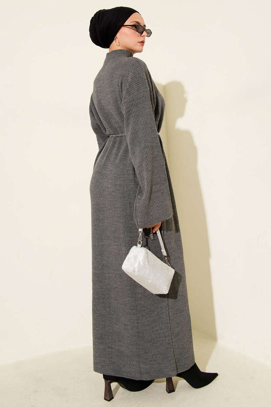 Lässiges Strickkleid Mit Gürtel In Rauchgrau
