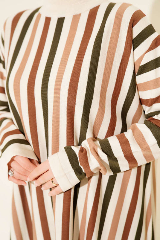 Tunique longue ample à rayures en maille, beige.