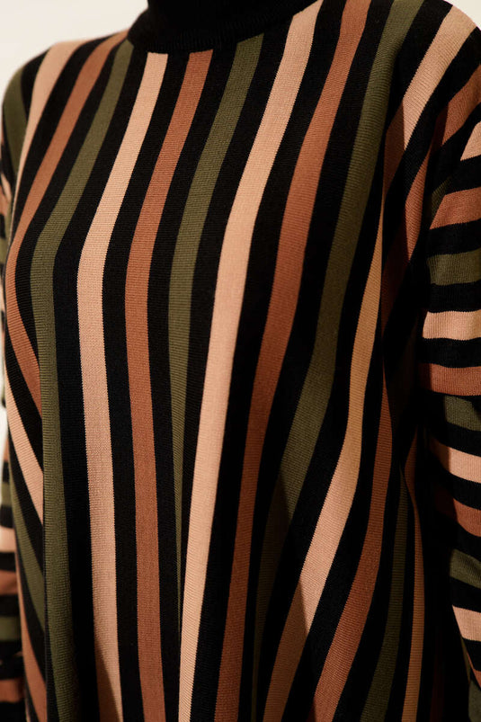 Tunique longue ample à rayures en maille noire.