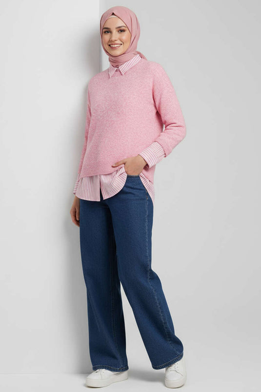 Pull ample et duveteux en maille rose.