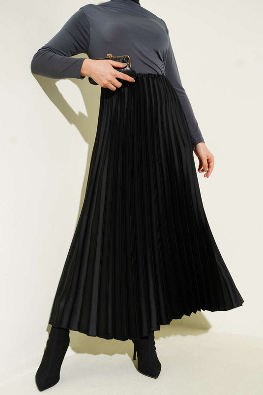 Gonna plissettata con aspetto satinato nera