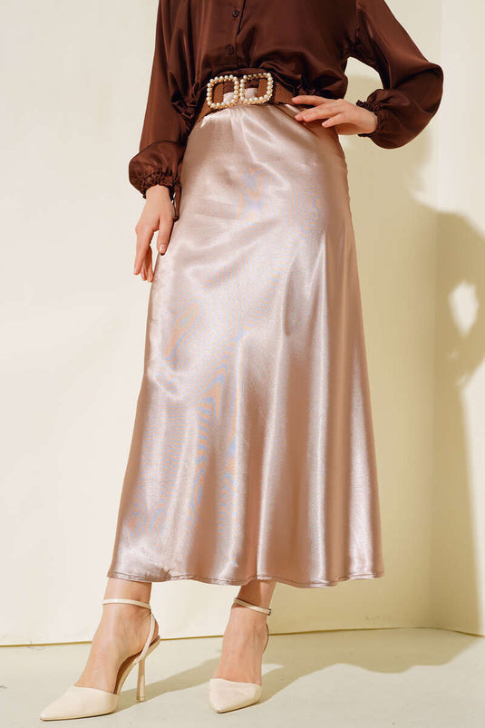 تنورة طويلة من الساتان المنك