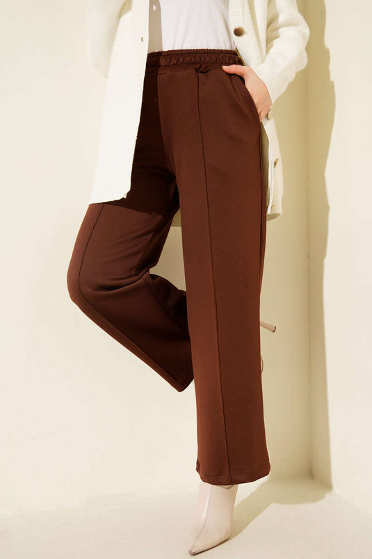 بنطال واسع الساق مع كشكش سكوبا بني