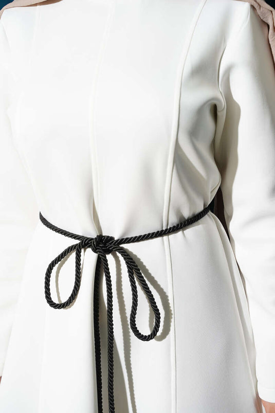 Abito con cintura e dettagli scuba color ecru