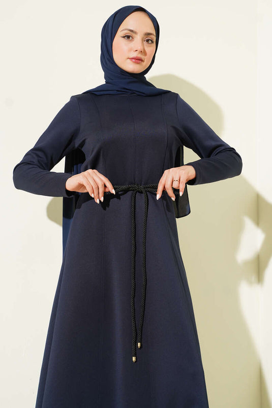 فستان بحزام مفصل وقلم سكوبا باللون الأزرق الداكن