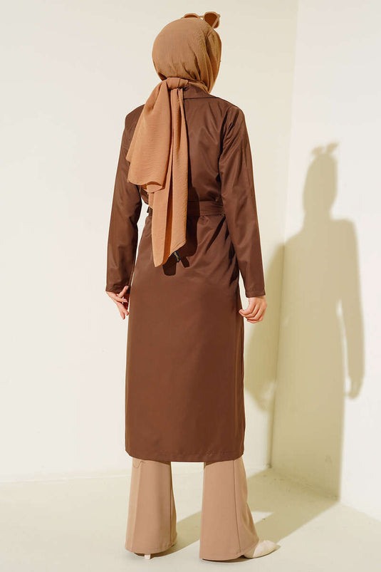 Trenchcoat med otte knapper med bælte, brun