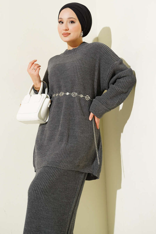 بدلة سيلانيك المحبوكة ذات التنورة المكونة من قطعتين باللون الدخاني