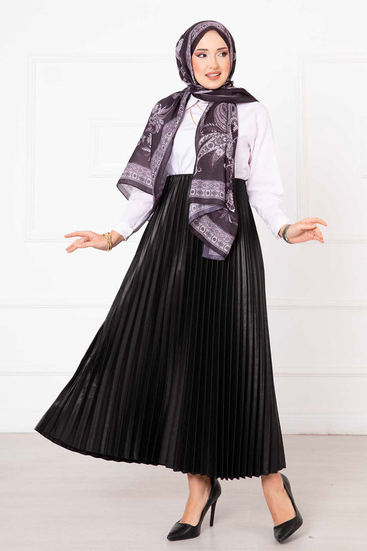 تنورة سينا مطوية باللون الأسود