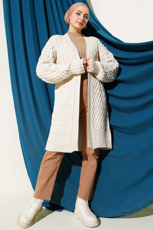 سترة محبوكة من الصوف بلون بيج