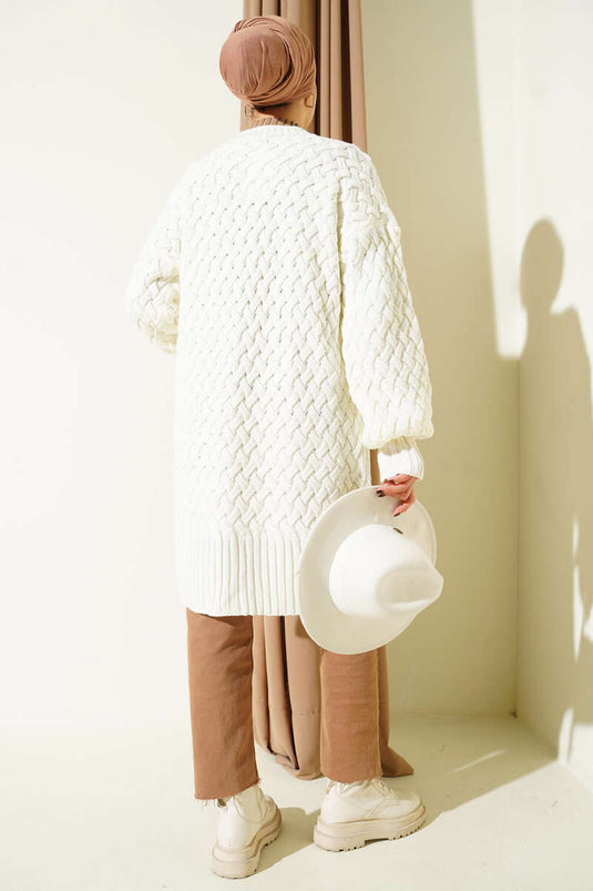 سترة محبوكة من الصوف بلون عاجي