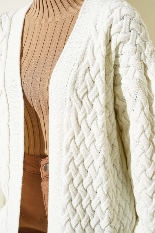 Cardigan en tricot à mailles tressées couleur écru