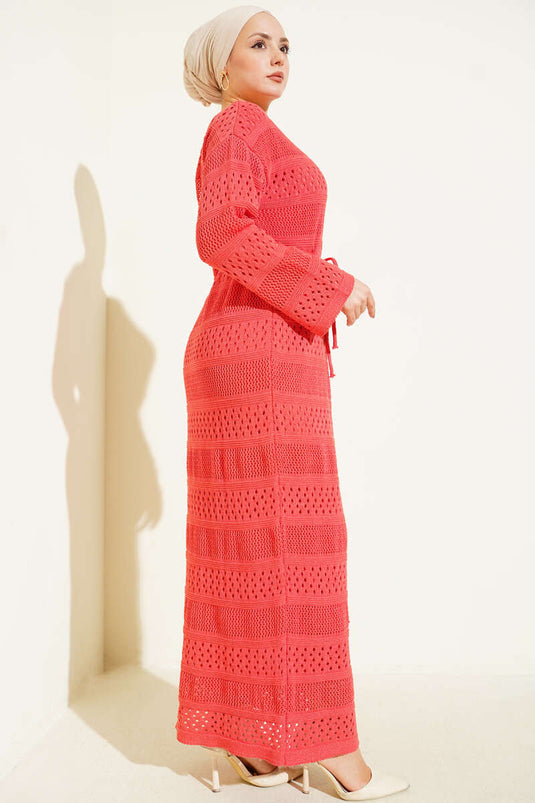 فستان محبوك بنقشة شريط مزخرف بلون وردي داكن