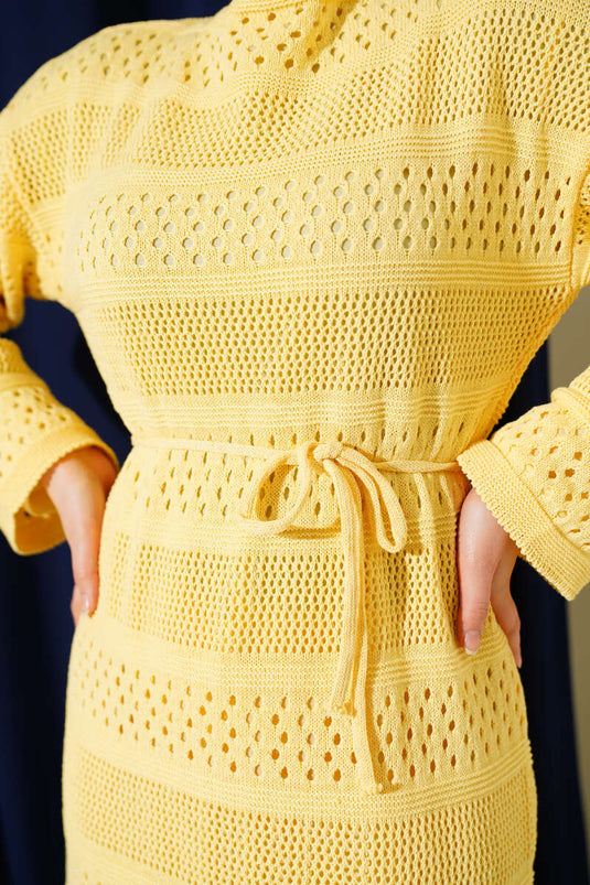 Robe en tricot à motif ajouré en bande jaune
