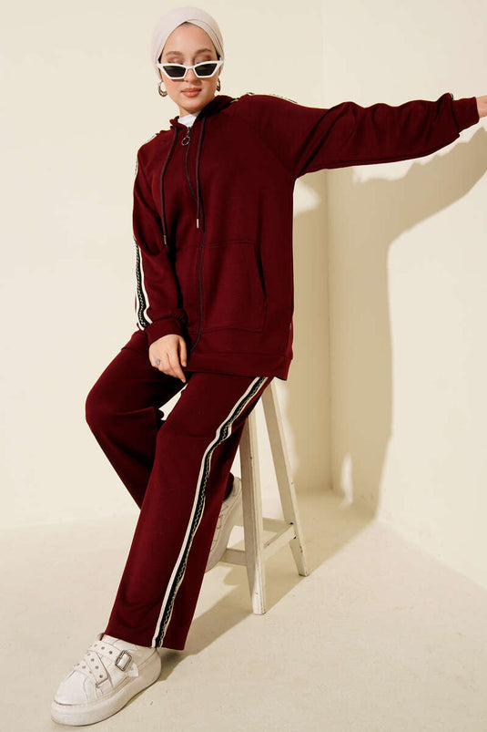 Costume deux pièces bordeaux à capuche et rayures