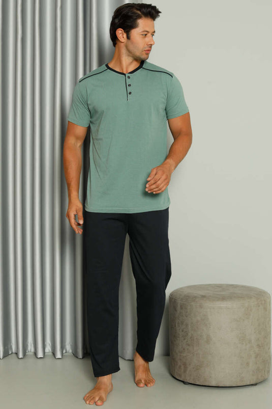 طقم بيجاما رجالي أخضر بأكمام قصيرة وتفاصيل مخططة