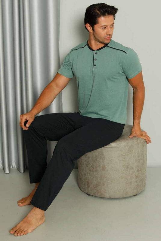 طقم بيجاما رجالي أخضر بأكمام قصيرة وتفاصيل مخططة