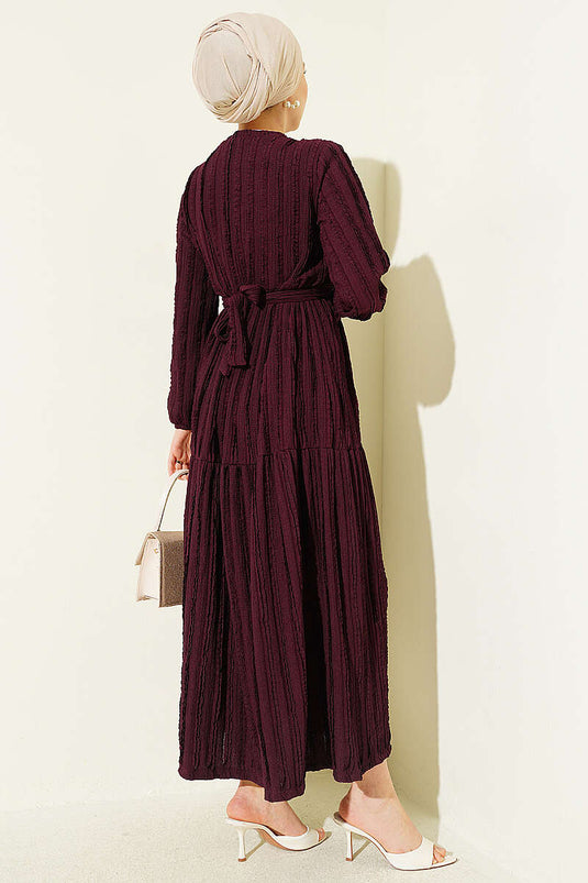 Robe ceinturée à volants bordeaux