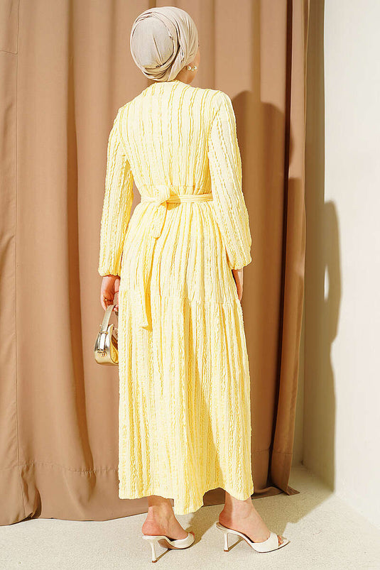 Robe ceinturée à volants jaune