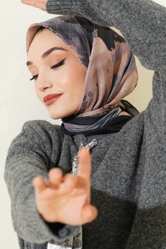 Şerit Geçişli Desen Detaylı Eşarp Siyah Camel