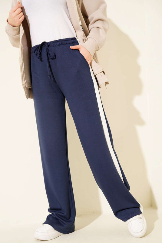 بنطال بحبل ربط وشريط متداخل باللون الأزرق الداكن