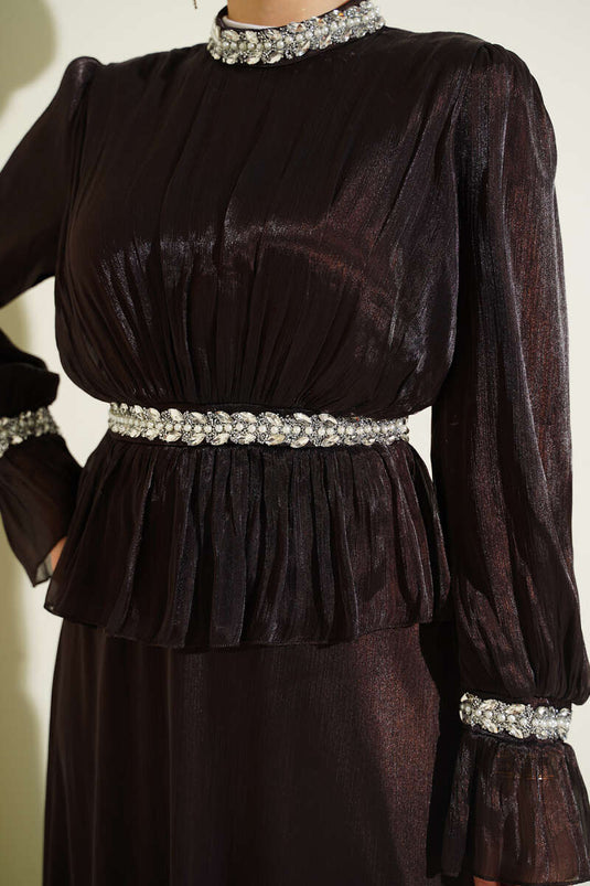 Abendkleid mit Steinverzierung in Dunkelbraun