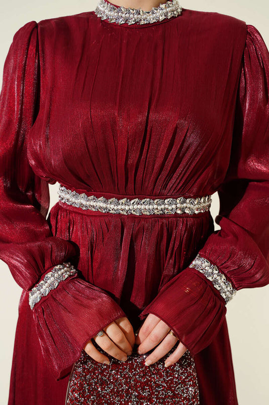 Robe de soirée bordeaux ornée de pierres en bande