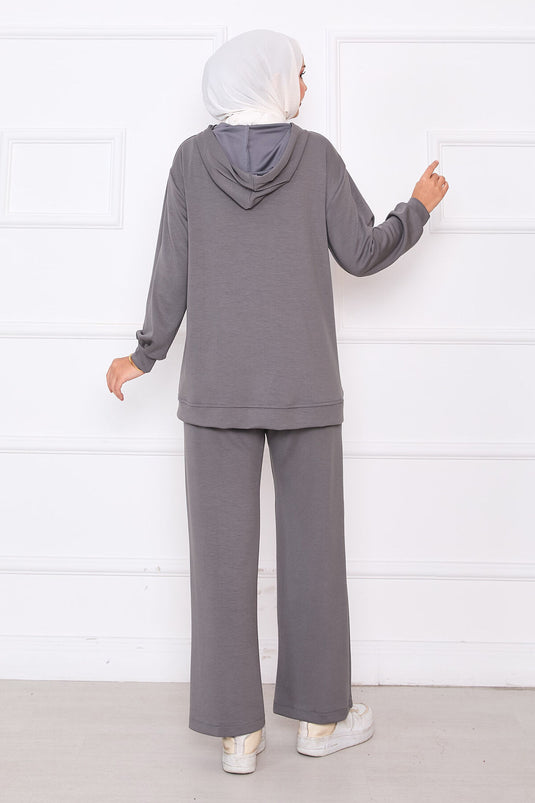 بدلة أويسو من قطعتين باللون الرمادي مع أحجار مرشوشة وسحاب