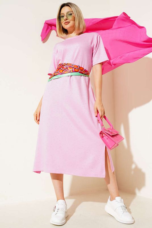 Robe midi rose à pierres éparpillées