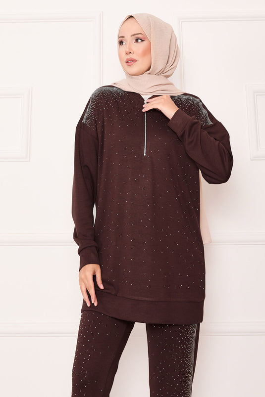 بدلة من قطعتين بسحاب نصف بني مع أحجار مرشوشة