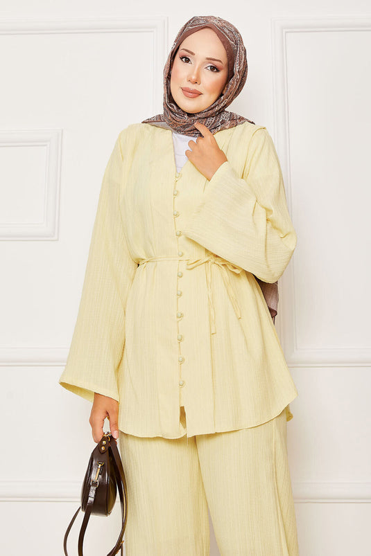 بدلة بريطانية من قطعتين بأزرار وحزام قابلة للإزالة باللون الأصفر الزبدة