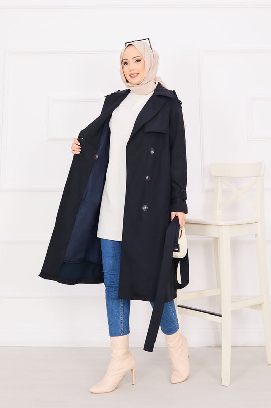 Trench dettagliato con bottoni mobili con cintura blu navy