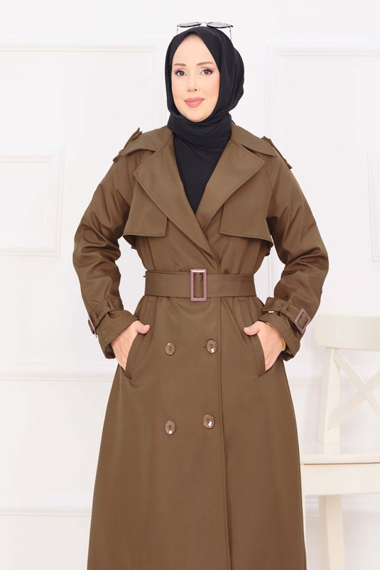 Trench marrone chiaro dettagliato con bottoni e cintura mobile