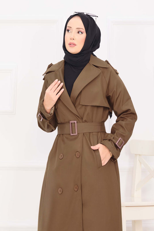 Trench marrone chiaro dettagliato con bottoni e cintura mobile