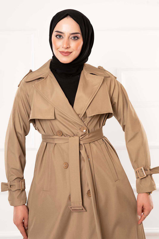 Vison détaillé de trench avec bouton ceinturé mobile