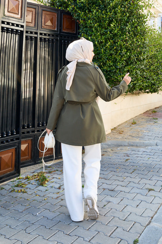 Trench-coat court boutonné avec ceinture amovible kaki