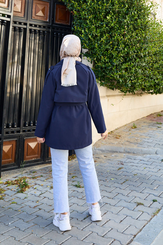Gabardina Corta Con Cinturón Y Botones En Azul Marino