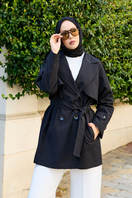 Kurzer Trenchcoat mit abnehmbarem Gürtel und Knöpfen in Schwarz