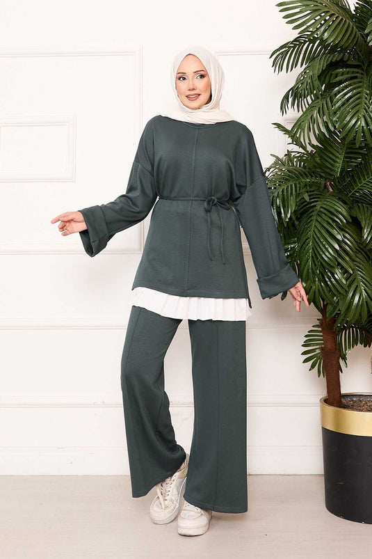 طقم أوشو أخضر تشاغلا المزود بحزام محمول وذراع قابل للطي وتفاصيل دقيقة