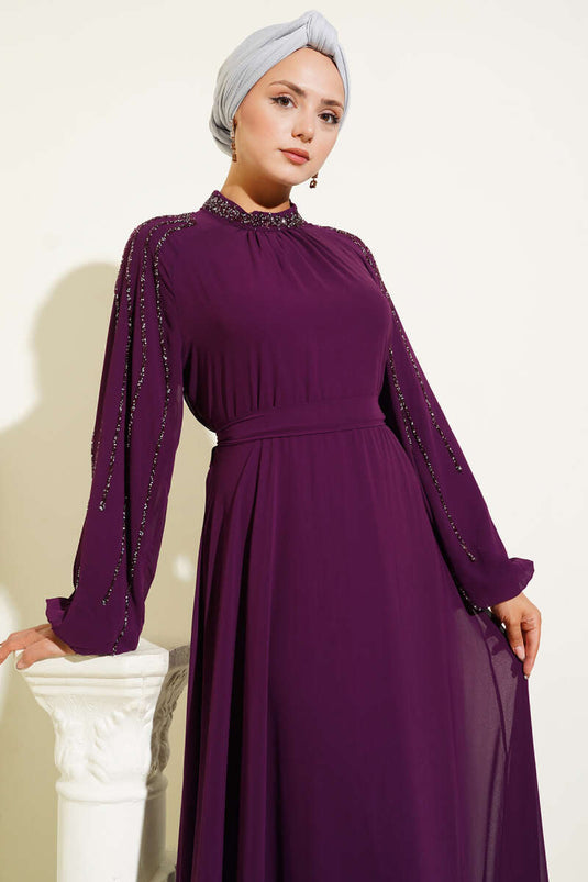 Abito da sera in chiffon con maniche in pietra, viola