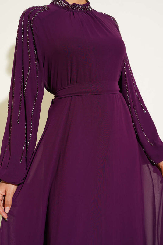 Abito da sera in chiffon con maniche in pietra, viola