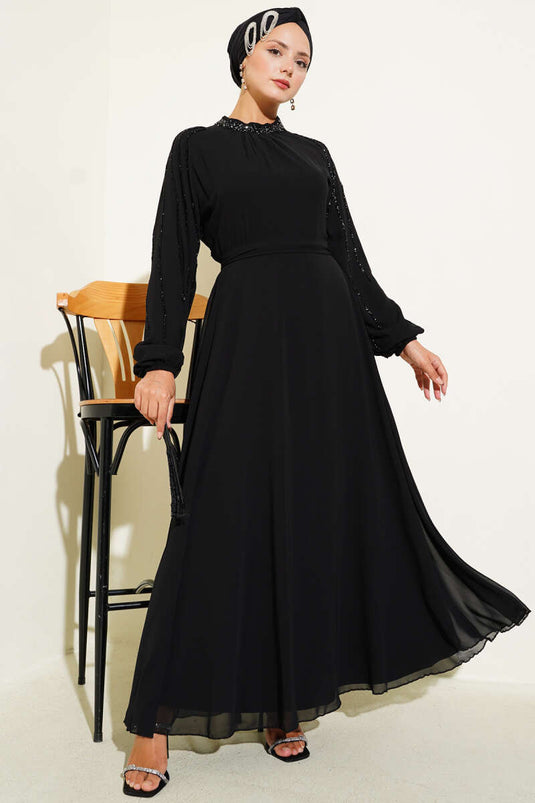 Abito da sera in chiffon con maniche in pietra, nero