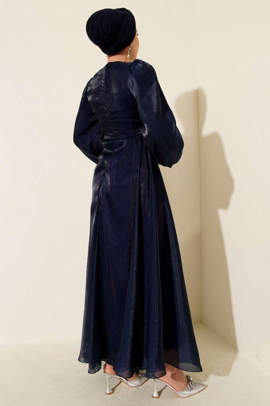 Robe de soirée en mousseline de soie nouée sur le côté bleu marine