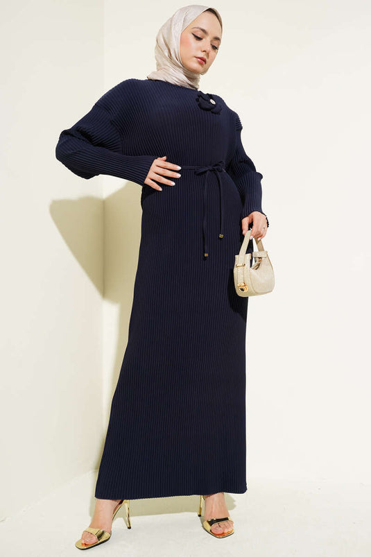 Robe plissée à ceinture bleu marine