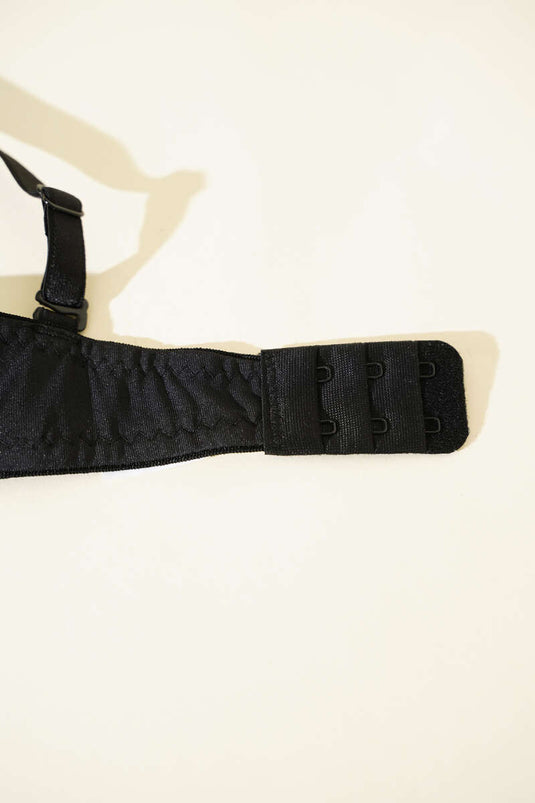 حمالة صدر مبطنة بالسيليكون بدون حمالات باللون الأسود